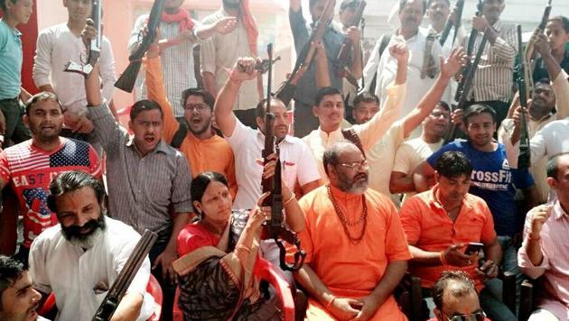 Members of the Shiv Sena said that the administration has failed to set up a proposed shooting range in Niwari, due to which they are forced to do it in other places. Members of the Shiv Sena said that the administration has failed to set up a proposed shooting range in Niwari, due to which they are forced to do it in other places.