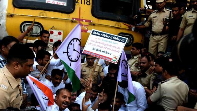 At 9 am, protesters halted one local train for two minutes and then cleared off the tracks. (bachchan kumar) 