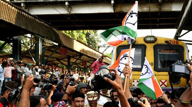 The media at the station. (Hindustan Times) 