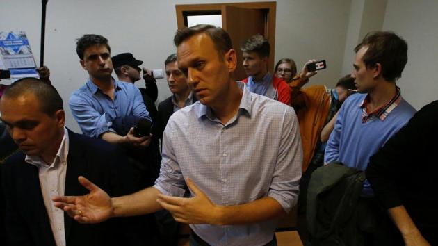 Russian opposition leader Alexei Navalny talks to journalists after he was sentenced by a court to 20 days in jail on charges of repeatedly violating laws governing the organisation of public meetings and rallies, during a hearing in Moscow, Russia October 2, 2017. (Reuters Photo)