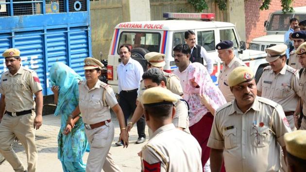 Honeypreet Insan and Sukhdeep Kaur arrive at the court complex in Panchkula on Wednesday. (Sant Arora/HT) Honeypreet Insan and Sukhdeep Kaur arrive at the court complex in Panchkula on Wednesday. (Sant Arora/HT)