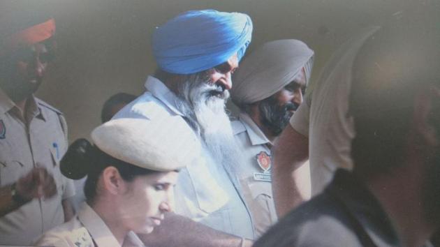 Sucha Singh Langah at the Gurdaspur court, where he surrendered, on Wednesday. (Ravi Kumar/HT) Sucha Singh Langah at the Gurdaspur court, where he surrendered, on Wednesday. (Ravi Kumar/HT)