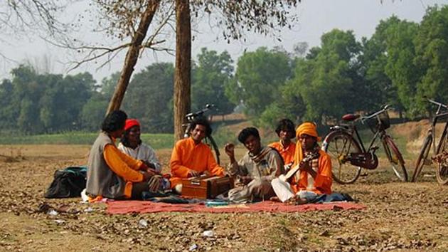 A group of Baul singers perform in Santiniketan, West Bengal.(Wikimedia Commons)