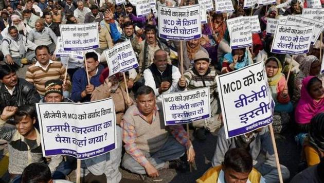 The corporation has not been able to pay regular salary to staff resulting in five strikes by sanitation workers in last three years. (HT FILE) The corporation has not been able to pay regular salary to staff resulting in five strikes by sanitation workers in last three years. (HT FILE)