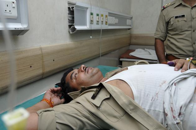 Sub-inspector Satish Kumar, admitted at Kailash hospital, after he received a bullet injury in the alleged encounter.(Sunil Ghosh/HT Photo) Sub-inspector Satish Kumar, admitted at Kailash hospital, after he received a bullet injury in the alleged encounter.(Sunil Ghosh/HT Photo)