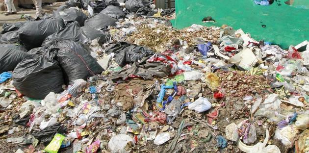 The Brihanmumbai Municipal Corporation (BMC) extended the deadline on Tuesday, after only 251 bulk generator – those producing more than 10kg waste daily – met the civic body’s October 2 deadline to start segregating garbage and composting wet waste. (HT photo) The Brihanmumbai Municipal Corporation (BMC) extended the deadline on Tuesday, after only 251 bulk generator – those producing more than 10kg waste daily – met the civic body’s October 2 deadline to start segregating garbage and composting wet waste. (HT photo)