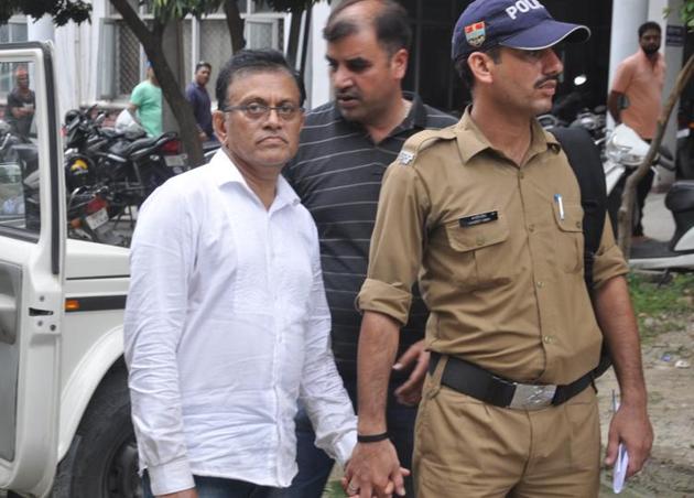 The lynchpin of the most unprecedented racket was Amit Kumar (pic), who has no training in medicine or surgery. He has instead shown skill in evading the law, changing names and moving cities several times each time he secured bail after an arrest.(Vinay Santosh Kumar/HT File Photo)