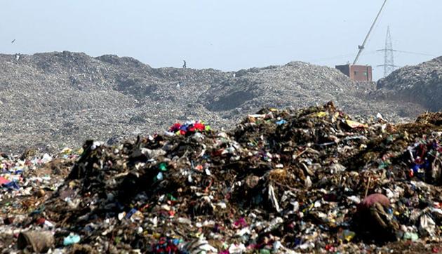 The BMC had planned to set up two small waste processing plants in each ward to reduce the burden on Deonar and Mulund dumping grounds. (Kunal Patil/HT photo)(Kunal Patil/HT photo)