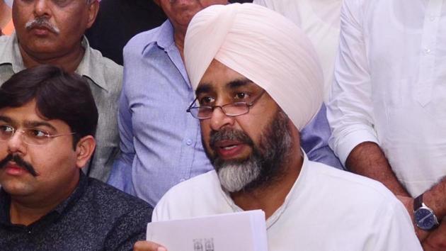 Punjab finance minister Manpreet Singh Badal addressing a press conference in Amritsar on Wednesday. (Sameer Sehgal/HT) Punjab finance minister Manpreet Singh Badal addressing a press conference in Amritsar on Wednesday. (Sameer Sehgal/HT)