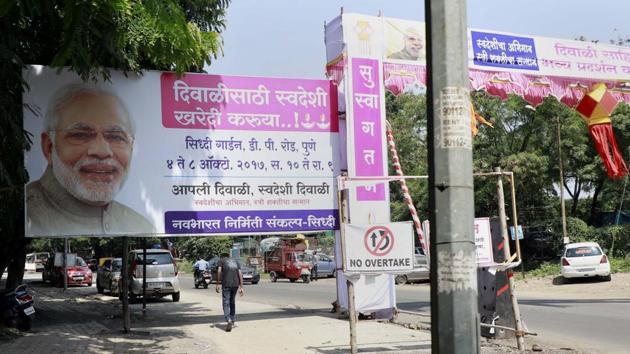 This hoarding blocks the entire footpath on DP road, Patwardhan Baug, Karvenagar. (Rahul Raut/HT PHOTO) This hoarding blocks the entire footpath on DP road, Patwardhan Baug, Karvenagar. (Rahul Raut/HT PHOTO)