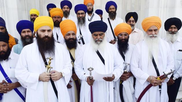 Parallel jathedars designated by the radical Sarbat Khalsa addressing a press conference outside Golden Temple in Amritsar on Wednesday. (Sameer Sehgal/HT) Parallel jathedars designated by the radical Sarbat Khalsa addressing a press conference outside Golden Temple in Amritsar on Wednesday. (Sameer Sehgal/HT)