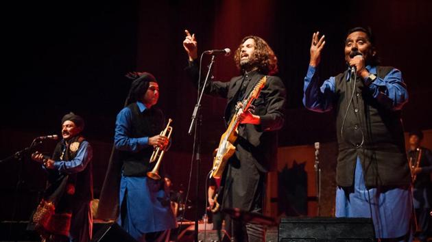 Israeli musician Shye Ben Tzur with members of the Indian band Rajasthan Express at the Independence Gala 2017 show at Southbank Centre in London on October 4, 2017.(HT Photo)