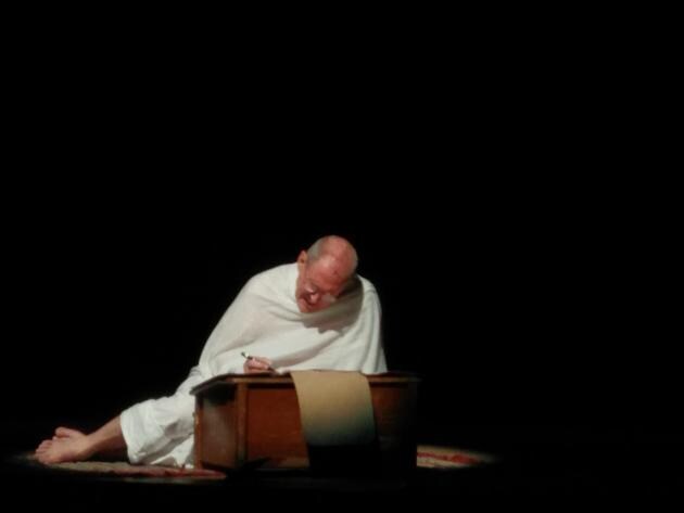 The late actor Tom Alter played the older Mahatma Gandhi in two shows of the play. Gandhi is shown working on his autobiography and adding notes from the Champaran movement to the book.