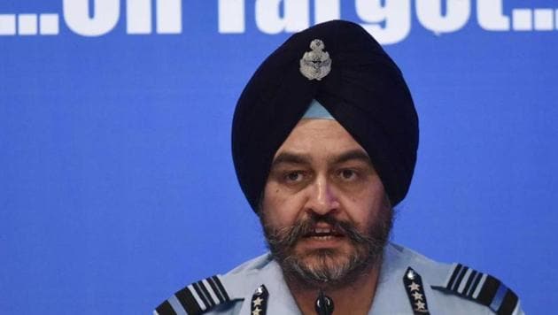 Chief of Air Staff B S Dhanoa addressing a press conference.(HT File Photo)