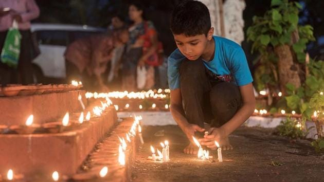Devotees stay up through the night on this day. (Aalok  Soni/HT PHOTO) 