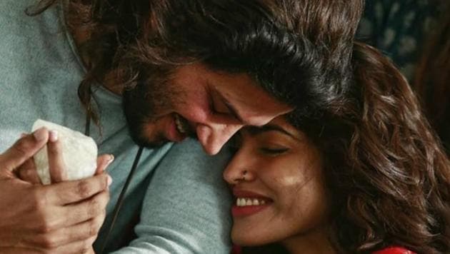 Solo stars Dulquer Salmaan, Sruthi Hariharan, Sai Tamhankar, Neha Sharma, Arthi Venkatesh and Sai Dhansikaa in the lead roles.