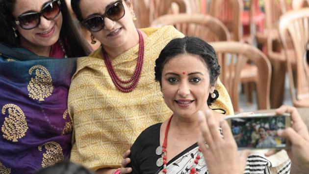 Actress Divya Dutta posing for a photograph with fans after her session at the sixth edition of the Khushwant Singh literary festival at Kasauli on Friday. (Karun Sharma/HT)