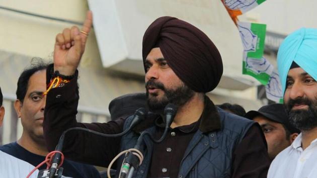 Punjab local bodies minister Navjot Singh Sidhu addressing a rally in favour of Congress candidate Sunil Jakhar at Hanuman Chowk in Gurdaspur on Friday. (HT Photo) Punjab local bodies minister Navjot Singh Sidhu addressing a rally in favour of Congress candidate Sunil Jakhar at Hanuman Chowk in Gurdaspur on Friday. (HT Photo)