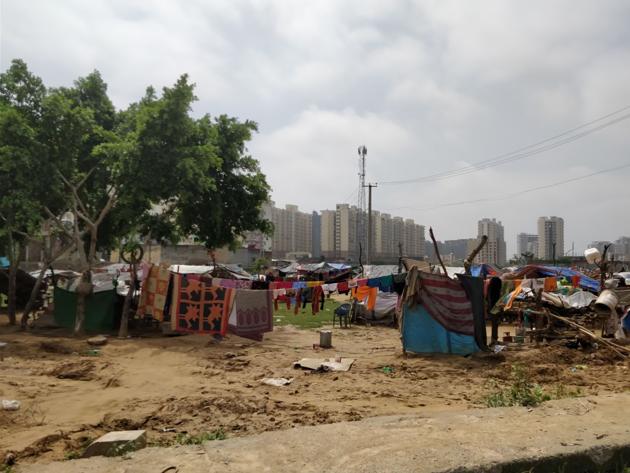 Both sides of the 60-metre road of the sector have allegedly been encroached by slum dwellers. (HT PHOTO) Both sides of the 60-metre road of the sector have allegedly been encroached by slum dwellers. (HT PHOTO)