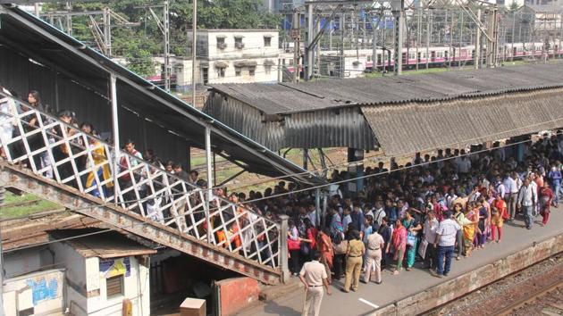 Morning commuters rush at Parel railway station in Mumbai on Tuesday after the tragic stampede at Mumbai’s Elphinstone Road station on 29th Sept 2017. (Bhushan Koyande / HT Photo) Morning commuters rush at Parel railway station in Mumbai on Tuesday after the tragic stampede at Mumbai’s Elphinstone Road station on 29th Sept 2017. (Bhushan Koyande / HT Photo)