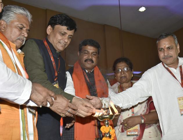 Union minister Dharmendra Pradhan (centre) and other BJP leaders at a party meet in Patna on Friday.(AP Dube/HT photo)