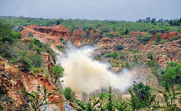 The Aravalli hills once used to act as a barrier that provide a shield against desertification. But development without a sustainable plan means the forest areas are increasingly being sacrificed.(Parveen Kumar/HT Photo) The Aravalli hills once used to act as a barrier that provide a shield against desertification. But development without a sustainable plan means the forest areas are increasingly being sacrificed.(Parveen Kumar/HT Photo)