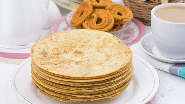 Khakra, the savoury, crispy Gujrati snack , was trending on Twitter after the government slashed the GST rate on it.(Shutterstock)