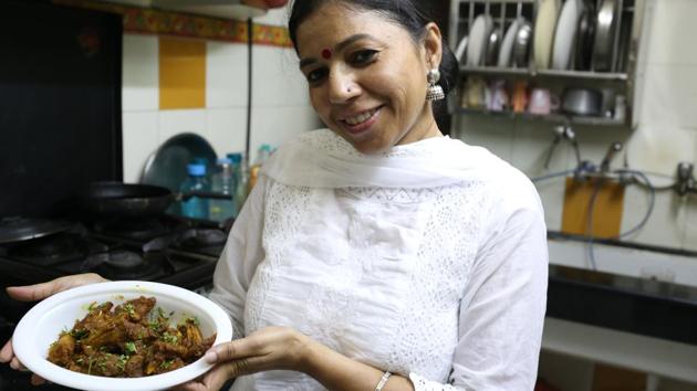Alka Saxena is famous for making dishes that look like chicken and fish but are vegetarian.(Mayank Austen Soofi/HT Photo)