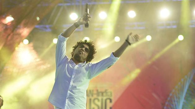 Papon (Angarag Mahanta) performed on the first day of the festival. An already popular singer in his home state Assam, Papon has also made his presence felt as a singer in the Hindi film industry. (Raj K Raj / HT PHOTO)
