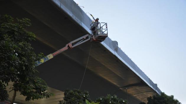 The district administration will have paintings on pillars and also put in plants. Seven other major roads will also be revamped soon. (Sakib Ali/HT Photo) The district administration will have paintings on pillars and also put in plants. Seven other major roads will also be revamped soon. (Sakib Ali/HT Photo)