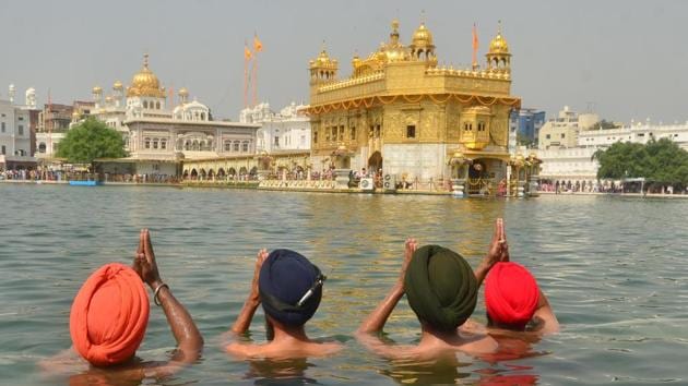 His birth anniversary is marked by celebration and prayer by Sikhs around the world. (Sameer Sehgal/HT)