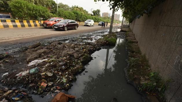 The DM, in his letter, had clearly said that during an inspection, he found out that the Noida authority has failed to clean the drainage system. (Virendra Singh Gosain/HT PHOTO) The DM, in his letter, had clearly said that during an inspection, he found out that the Noida authority has failed to clean the drainage system. (Virendra Singh Gosain/HT PHOTO)
