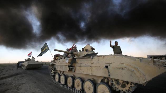 Iraqi forces, backed by fighters from the Hashed al-Shaabi (Popular Mobilisation units) advance towards the Islamic State (IS) group's stronghold of Hawija during an operation to recapture the town from the jihadis. (Ahmad al-Rubaye / AFP) Iraqi forces, backed by fighters from the Hashed al-Shaabi (Popular Mobilisation units) advance towards the Islamic State (IS) group's stronghold of Hawija during an operation to recapture the town from the jihadis. (Ahmad al-Rubaye / AFP)