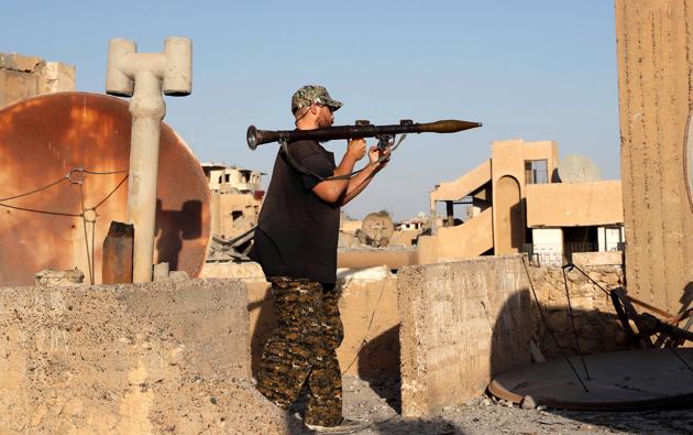 An American volunteer fighter of Syrian Democratic Forces prepares to fire an RPG during a battle with Islamic State militants at the frontline in Raqqa on October 6, 2017. (Reuters) An American volunteer fighter of Syrian Democratic Forces prepares to fire an RPG during a battle with Islamic State militants at the frontline in Raqqa on October 6, 2017. (Reuters)