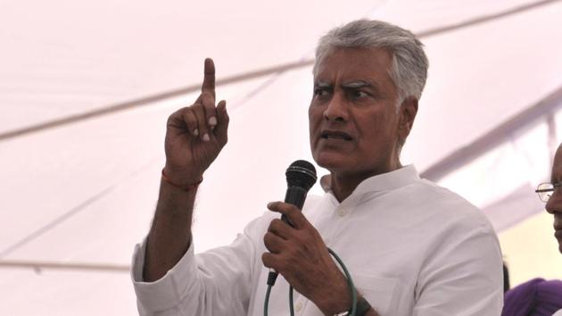 Congress candidate Sunil Jakhar campaigning at Dera Baba Nanak in Gurdaspur Lok Sabha constituency . (HT Photo) Congress candidate Sunil Jakhar campaigning at Dera Baba Nanak in Gurdaspur Lok Sabha constituency . (HT Photo)