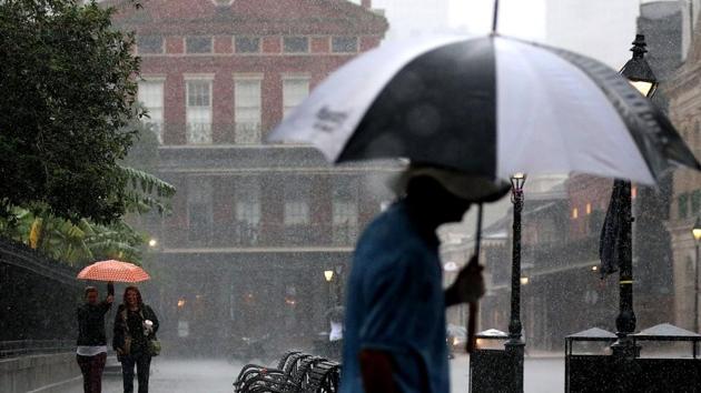 Tourists run to avoid the rain as strong winds and heavy rain from Hurricane Nate begin to come ashore on October 7, 2017 in New Orleans, Louisiana. (AFP Photo) Tourists run to avoid the rain as strong winds and heavy rain from Hurricane Nate begin to come ashore on October 7, 2017 in New Orleans, Louisiana. (AFP Photo)