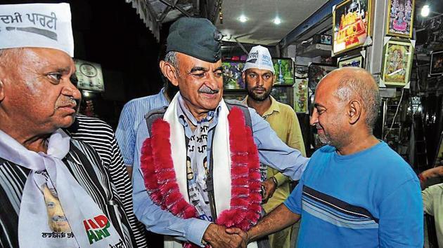 AAP candidate Maj Gen Suresh Khajuria (retd) during his campaign at Pathankot. (Ravi Kumar/HT) AAP candidate Maj Gen Suresh Khajuria (retd) during his campaign at Pathankot. (Ravi Kumar/HT)
