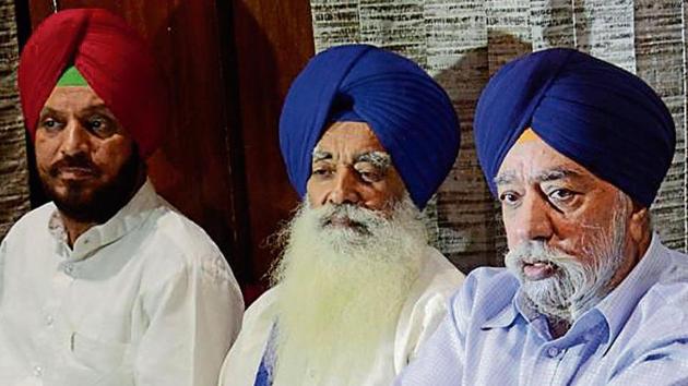 Balbir Singh ‘ardasia’ and Shiromani Akali Dal (Delhi) president Paramjit Singh Sarna in Amritsar on Sunday. (Sameer Sehgal/HT) Balbir Singh ‘ardasia’ and Shiromani Akali Dal (Delhi) president Paramjit Singh Sarna in Amritsar on Sunday. (Sameer Sehgal/HT)