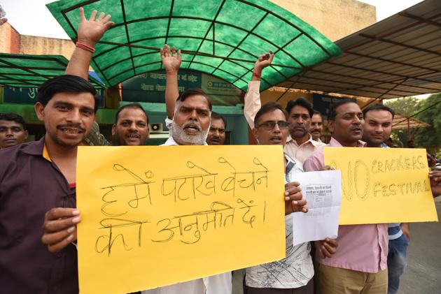 Firecracker retailers protest against Supreme Court decision to ban on sale of fire crackers, at Sector 19. (Virendra Singh Gosain/HT PHOTO) Firecracker retailers protest against Supreme Court decision to ban on sale of fire crackers, at Sector 19. (Virendra Singh Gosain/HT PHOTO)