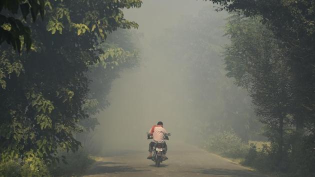 ‘With the retreat of monsoon, the northwesterly winds start blowing in. This paves the way for a major chunk of the pollutants to reach Delhi and other cities located in the path of the winds,’ said D Saha, head of the air quality laboratory, Central Pollution Control Board. (Burhaan Kinu / HT PHOTO)