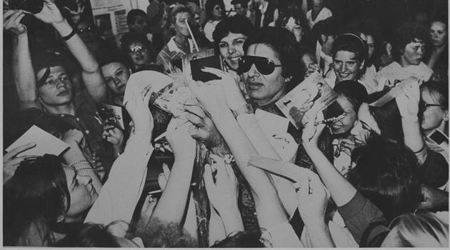 Amitabh Bachchan signing autographs for fans. (HT File Photo) Amitabh Bachchan signing autographs for fans. (HT File Photo)