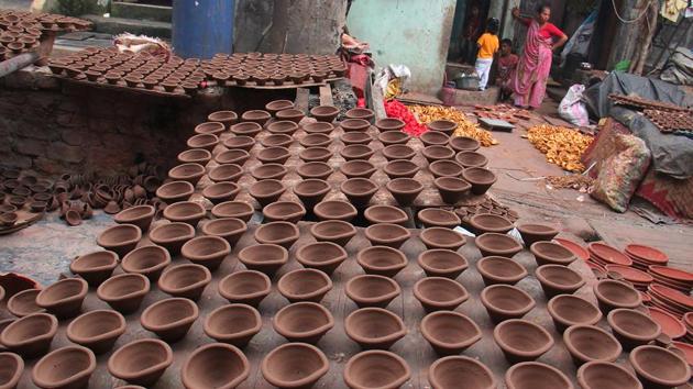 Falling in line: Some of the earthen diyas are ready. (Pramod Thakur/HT Photo)