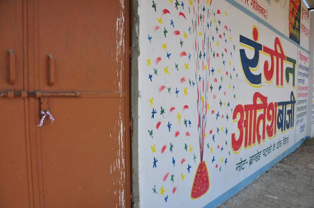 After the Supreme Court banned sale of firecrackers in Delhi-NCR till November 1, the Ghaziabad administration on Tuesday sealed 40 establishments selling firecrackers. (Sakib Ali /Hindustan Times) After the Supreme Court banned sale of firecrackers in Delhi-NCR till November 1, the Ghaziabad administration on Tuesday sealed 40 establishments selling firecrackers. (Sakib Ali /Hindustan Times)