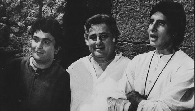 Rishi Kapoor, Amitabh Bachchan and Shashi Kapoor on the set of Ajooba. (HT Archives) Rishi Kapoor, Amitabh Bachchan and Shashi Kapoor on the set of Ajooba. (HT Archives)