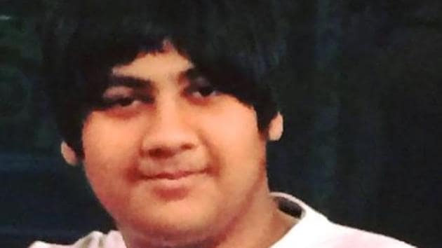 Shashank Rahul Agarwal, 17, a student of Singapore International School (SIS), collapsed around 2pm. The school management rushed him to Bhakti Vedanta Hospital, Mira Road, where he was declared dead. (HT) Shashank Rahul Agarwal, 17, a student of Singapore International School (SIS), collapsed around 2pm. The school management rushed him to Bhakti Vedanta Hospital, Mira Road, where he was declared dead. (HT)