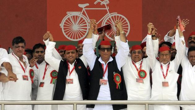 Samajwadi Party president Akhilesh Yadav with senior party leaders during the party's 8th state convention at Ramabai Maidan in Lucknow, India, on Saturday, September 23, 2017. (Photo by / Hindustan Times) (Subhankar Chakraborty/HT) Samajwadi Party president Akhilesh Yadav with senior party leaders during the party's 8th state convention at Ramabai Maidan in Lucknow, India, on Saturday, September 23, 2017. (Photo by / Hindustan Times) (Subhankar Chakraborty/HT)