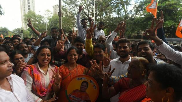 BJP’s Jagruti Patel celebrates her victory.(PRATIK CHORGE/HT)