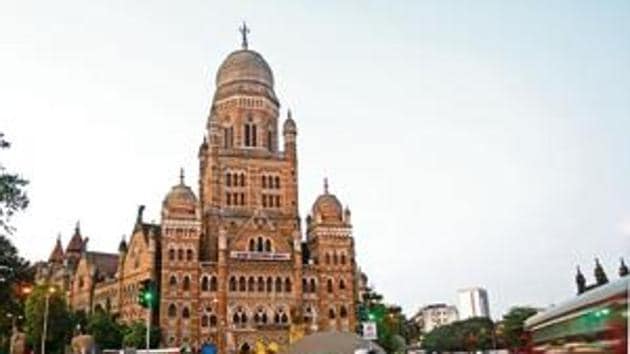 Separate surveys done by the Brihanmumbai Municipal Corporation (BMC) and FDA had found that most ice samples collected from street stalls across 24 wards were contaminated with E Coli bacteria(HT File)