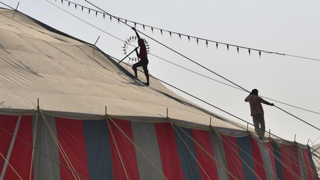 The Asiad Circus is one of the few circuses from North India that has held its own against Kerala’s strong businesses. However, it is struggling to stay afloat and unless it reinvents the wheel, the road is uphill and with its own risks. (Sanchit Khanna / HT PHOTO)