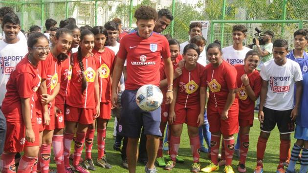 England U-17 football player Jadon Sancho show his ball skills in front of kids during their Newtown School visit in Kolkata. Sancho’s scored a goal in England’s 3-2 win over Mexico in their FIFA U-17 World Cup encounter on Wednesday. (Samir Jana/HT PHOTO) England U-17 football player Jadon Sancho show his ball skills in front of kids during their Newtown School visit in Kolkata. Sancho’s scored a goal in England’s 3-2 win over Mexico in their FIFA U-17 World Cup encounter on Wednesday. (Samir Jana/HT PHOTO)